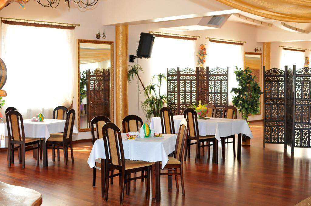Hotel Restauracja Lorenzo Stopnica المظهر الخارجي الصورة