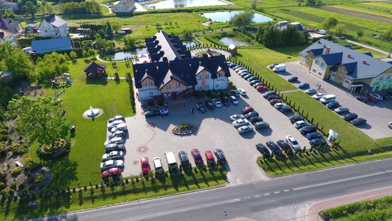 Hotel Restauracja Lorenzo Stopnica المظهر الخارجي الصورة